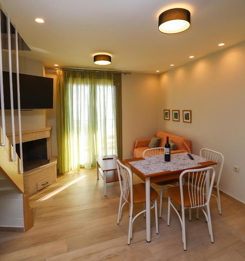 East & West Seaside Apartments Γιάλτρα Εξωτερικό φωτογραφία